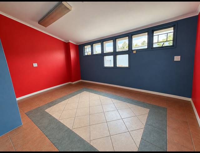 1,690M² WAREHOUSE FOR SALE IN ORMONDE